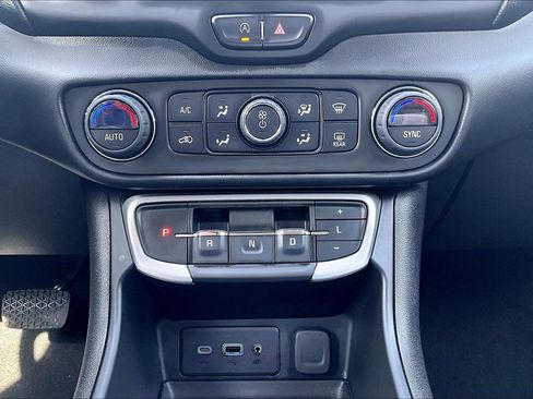 Used 2023 GMC Terrain SLE w/ Driver Convenience Package AWD/4WD image 31
