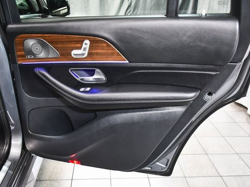 Used 2025 Mercedes-Benz GLS 450 4MATIC image 14