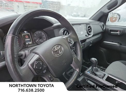 Used 2022 Toyota Tacoma TRD Off-Road image 17