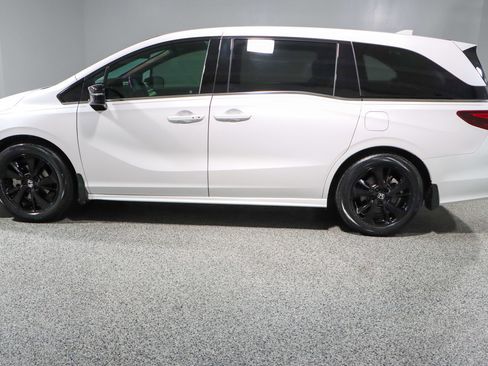 Used 2024 Honda Odyssey Sport image 10