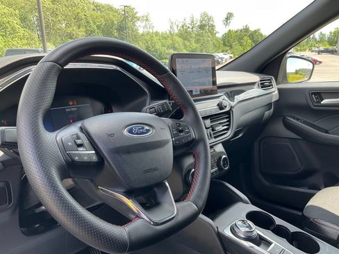 Used 2025 Ford Escape ST-Line Select AWD/4WD image 14