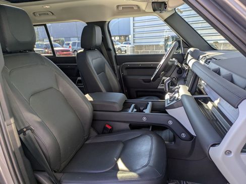 Used 2024 Land Rover Defender 110 S image 31