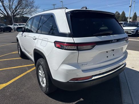 Used 2023 Jeep Grand Cherokee Laredo w/ Luxury Tech Group I AWD/4WD image 6