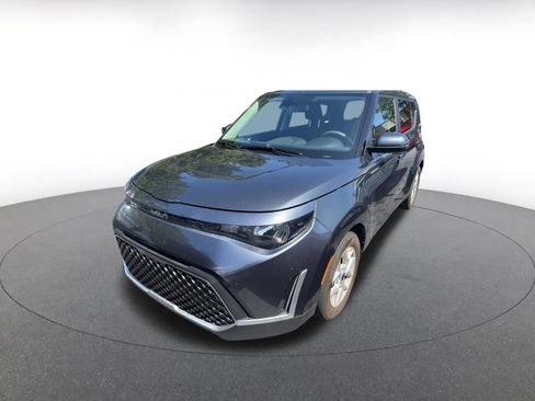 Used 2025 Kia Soul LX w/ LX Technology Package FWD image 3