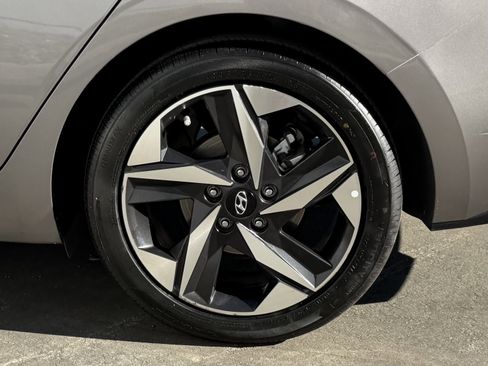 Used 2023 Hyundai Elantra Limited w/ Cargo Package image 14