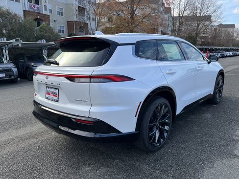 New 2025 Toyota Crown Signia image 4