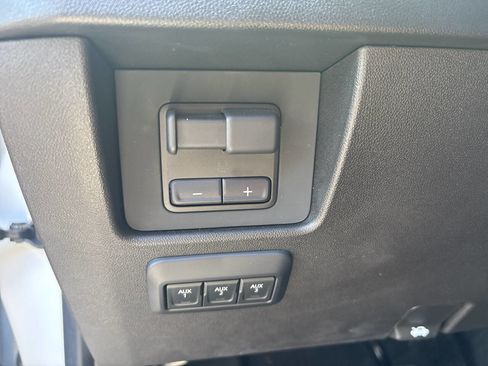 Used 2025 Chevrolet Colorado Trail Boss w/ Midnight Edition AWD/4WD image 15
