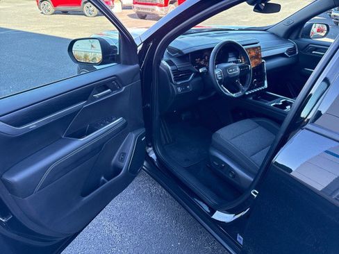 Used 2025 GMC Acadia Elevation image 13