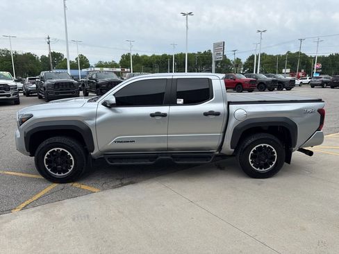 Used 2024 Toyota Tacoma SR5 AWD/4WD image 7
