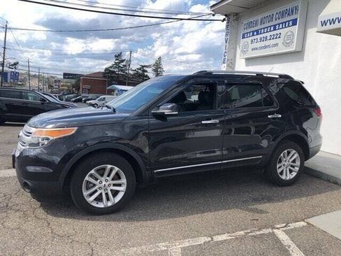 Used 2014 Ford Explorer XLT w/ Equipment Group 202A AWD/4WD image 6