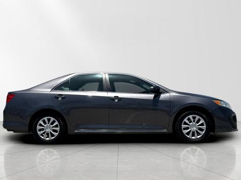 Used 2014 Toyota Camry LE FWD image 2