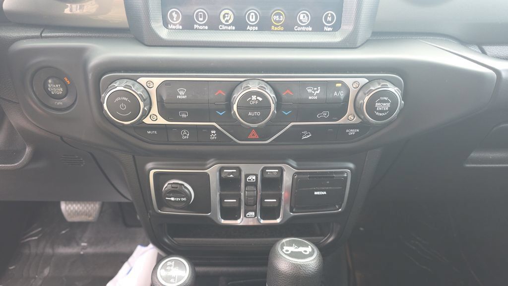 Used 2018 Jeep Wrangler Unlimited Sahara AWD/4WD image 20