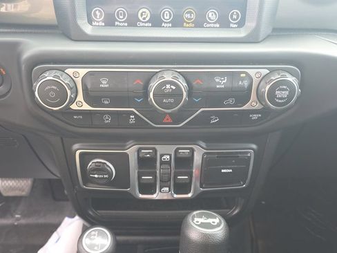 Used 2018 Jeep Wrangler Unlimited Sahara AWD/4WD image 20
