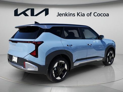 New 2027 Kia Seltos S FWD image 3
