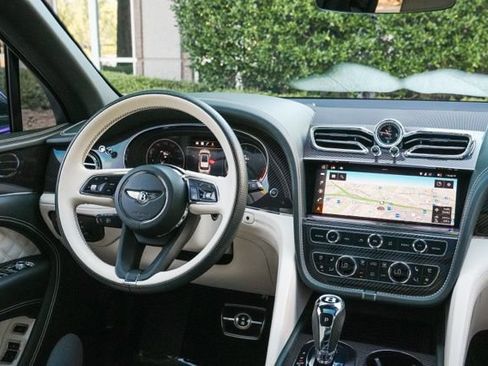 Used 2022 Bentley Bentayga AWD/4WD image 33