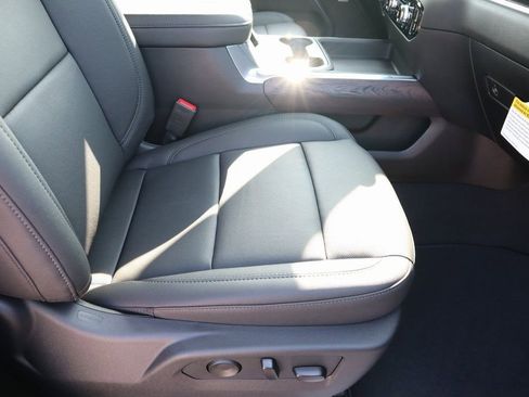 New 2025 GMC Sierra 2500 SLT w/ SLT Premium Package image 13