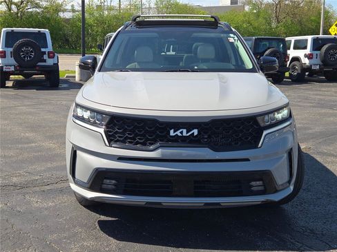 Used 2022 Kia Sorento EX w/ Panoramic Sunroof Package FWD image 4