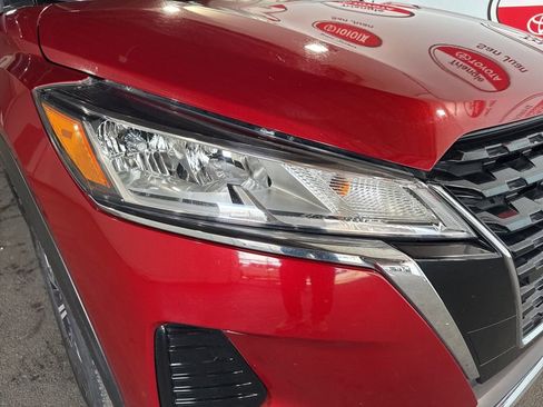 Used 2024 Nissan Kicks SV image 9