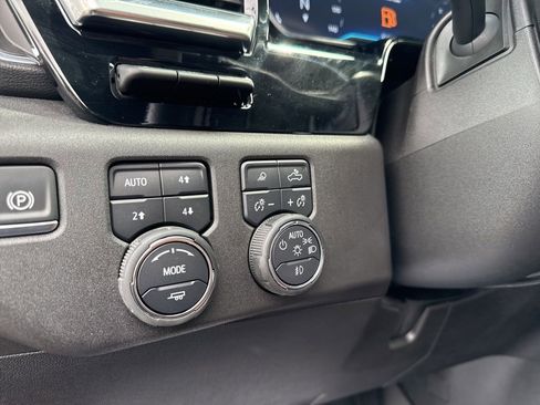 Used 2024 Chevrolet Silverado 2500 High Country w/ Technology Package AWD/4WD image 18