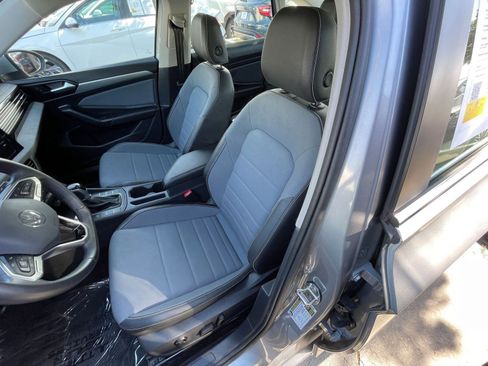 Used 2025 Volkswagen Jetta SE image 37