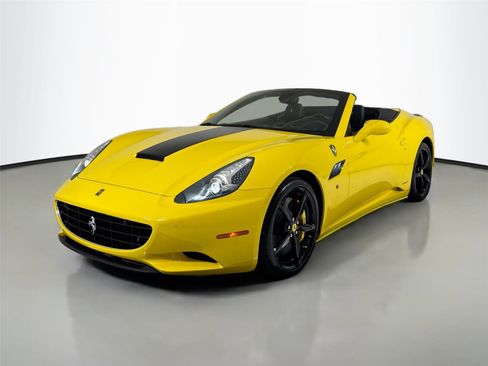 Used 2014 Ferrari California image 32