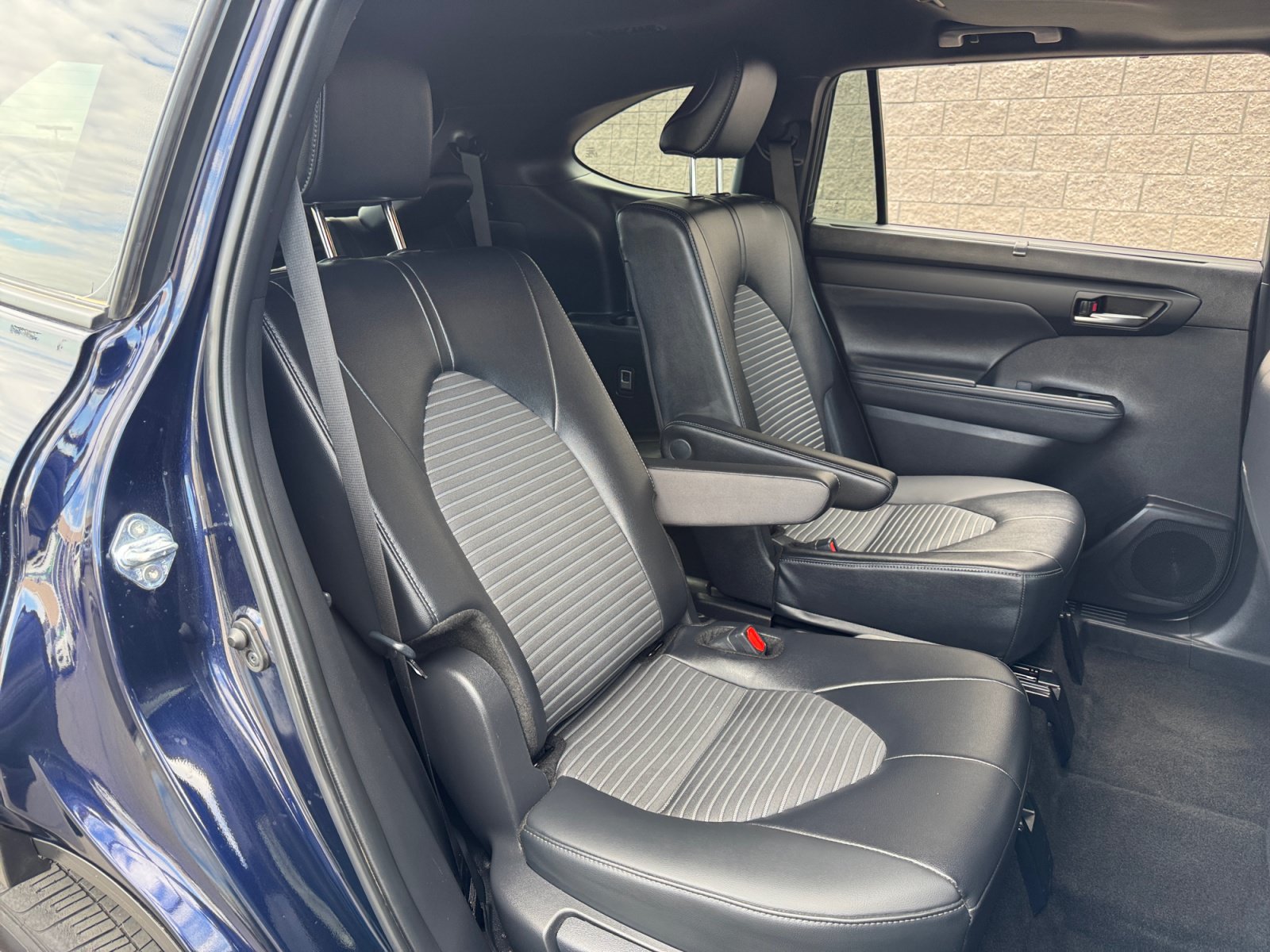 Used 2025 Toyota Highlander XSE AWD/4WD image 18