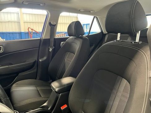 Used 2025 Hyundai Venue SEL FWD image 23