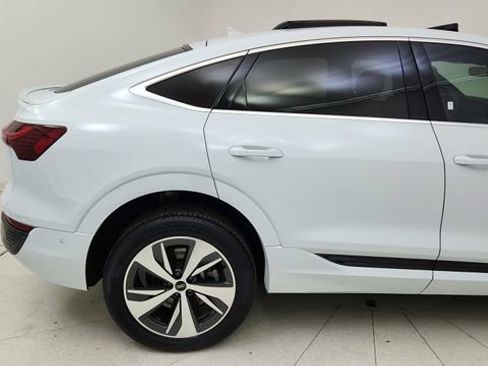 Used 2024 Audi Q8 e-tron Premium Plus w/ Premium Plus Package image 12