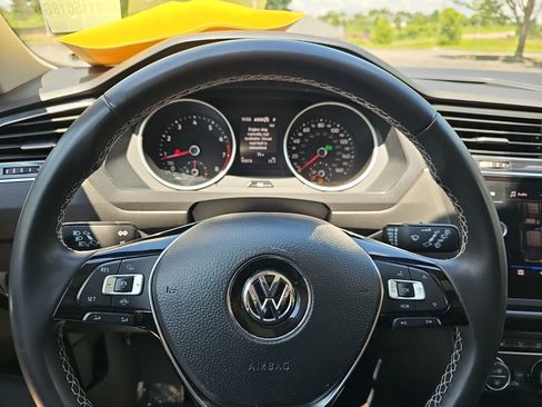 Used 2021 Volkswagen Tiguan SE w/ Panoramic Sunroof Package AWD/4WD image 22