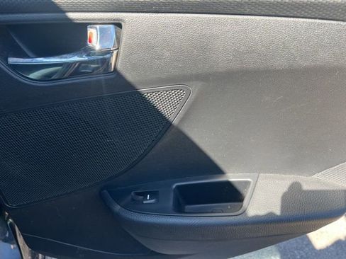 Used 2016 Hyundai Veloster image 25