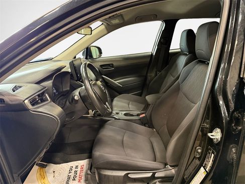 Used 2022 Toyota Corolla Cross LE image 12