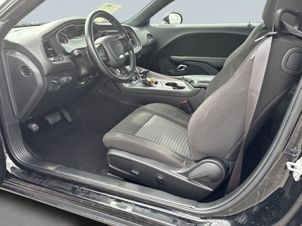 Used 2023 Dodge Challenger SXT RWD image 10