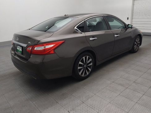 Used 2017 Nissan Altima 2.5 SL w/ Moonroof Package image 10