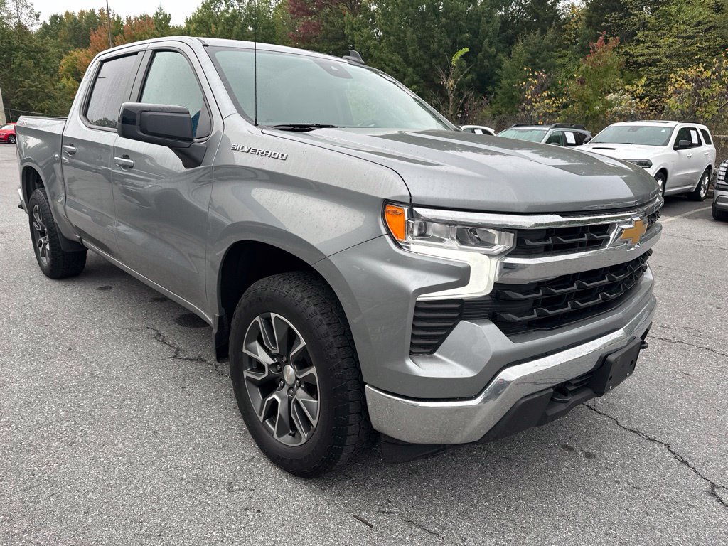Used 2024 Chevrolet Silverado 1500 LT AWD/4WD image 3