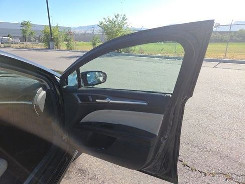 Used 2015 Ford Fusion Titanium AWD/4WD image 19
