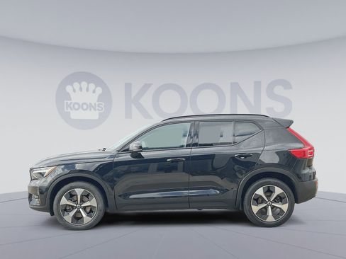 Certified 2023 Volvo XC40 B5 Plus w/ Climate Package AWD/4WD image 2