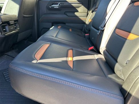 Used 2024 GMC Sierra 1500 AT4 w/ Technology Package image 21