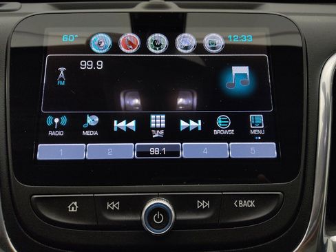 Used 2018 Chevrolet Equinox Premier AWD/4WD image 25