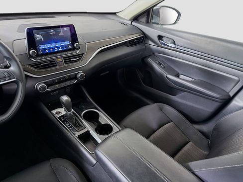 Used 2024 Nissan Altima 2.5 SV image 24