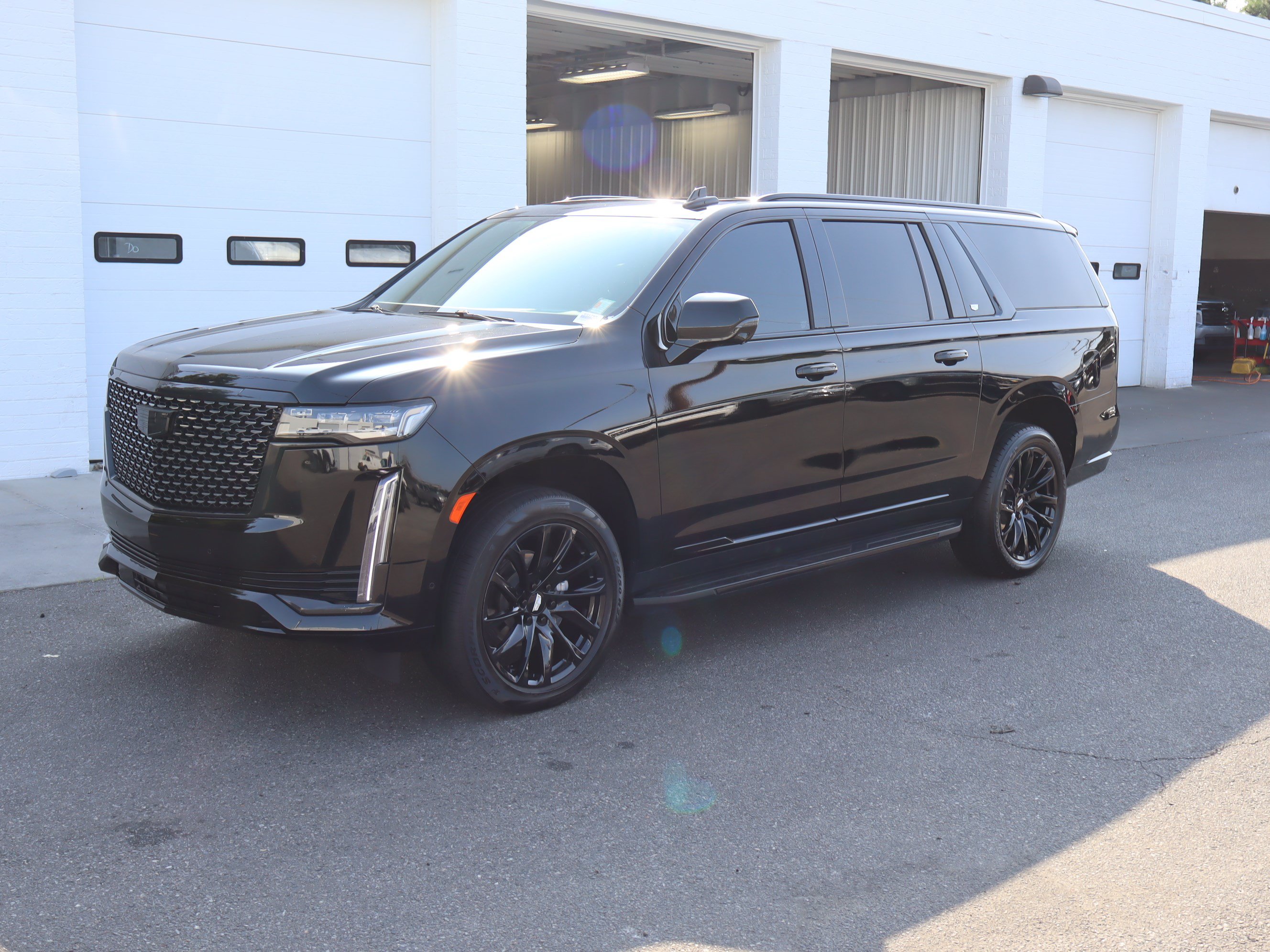Used 2024 Cadillac Escalade ESV Premium Luxury AWD/4WD image 5