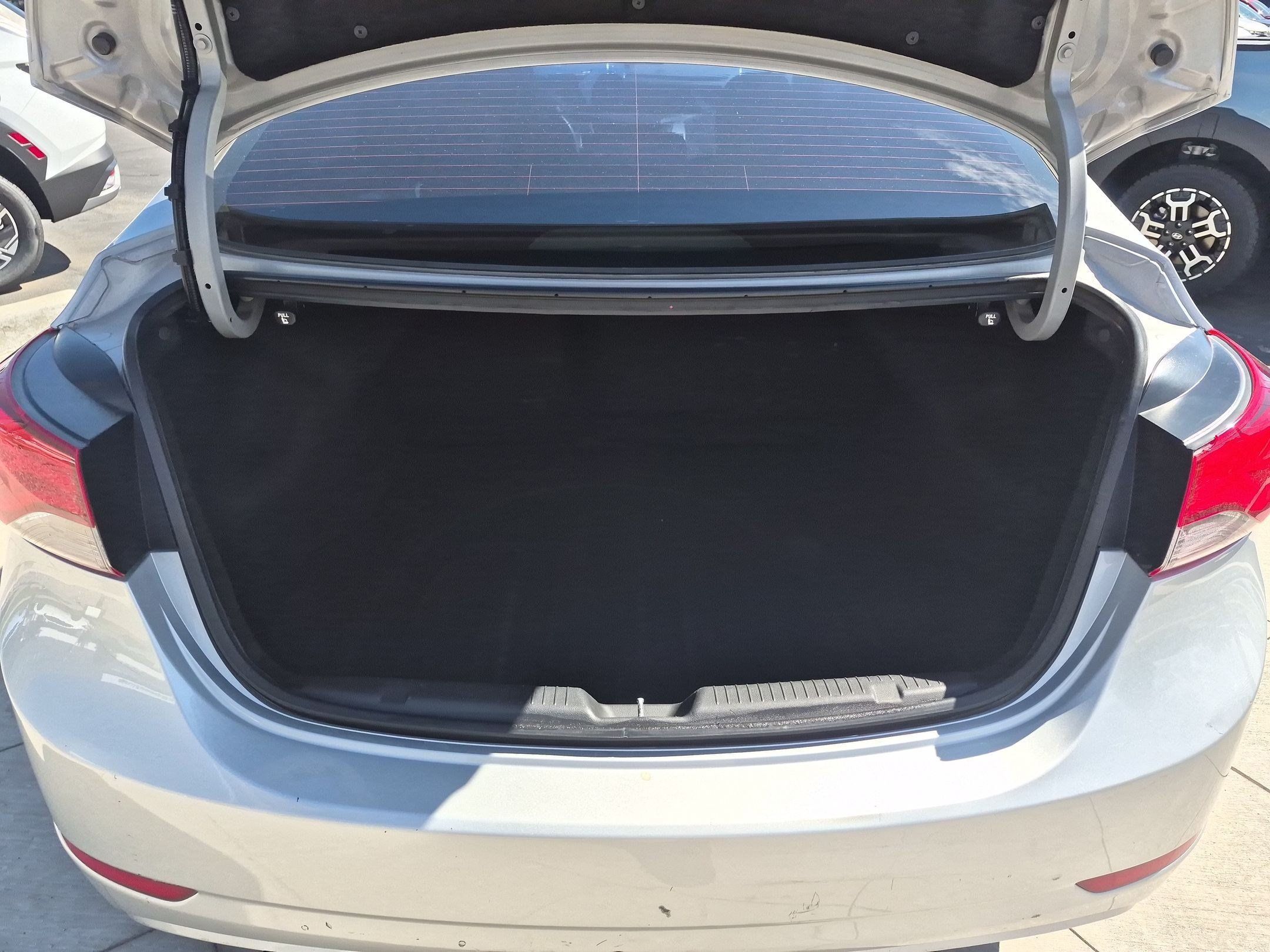 Used 2014 Hyundai Elantra SE FWD image 24