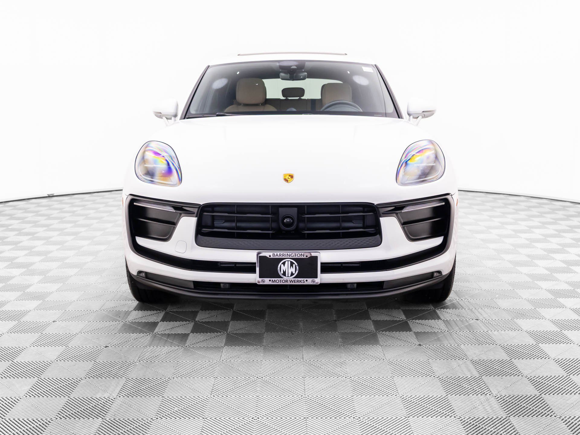 Certified 2023 Porsche Macan AWD/4WD image 9