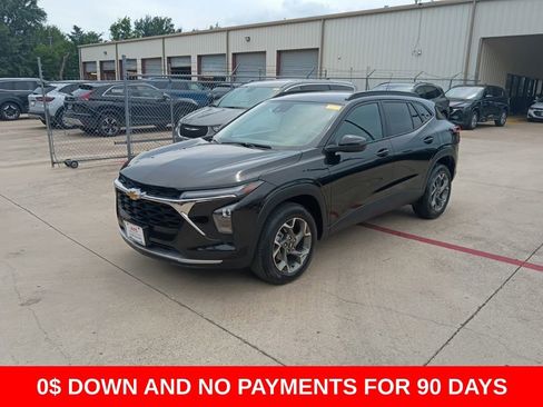 Used 2025 Chevrolet Trax LT w/ LT Convenience Package FWD image 1
