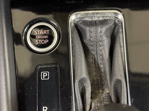 Used 2021 Nissan Kicks SV image 39