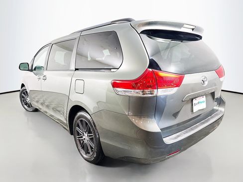 Used 2011 Toyota Sienna LE w/ Towing Pkg FWD image 5
