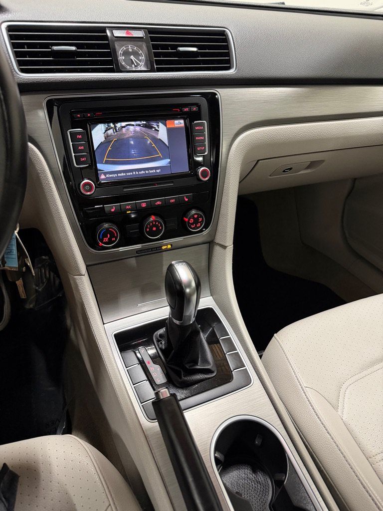 Used 2014 Volkswagen Passat TDI SE FWD image 13