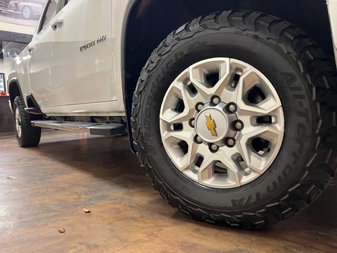 Used 2023 Chevrolet Silverado 2500 LT w/ Convenience Package image 43