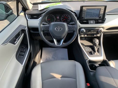 Used 2020 Toyota RAV4 XLE Premium AWD/4WD image 17