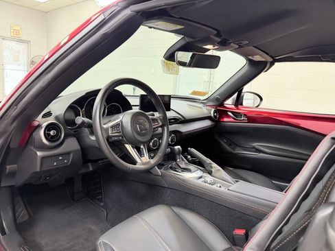 Used 2024 MAZDA MX-5 Miata RF Grand Touring RWD image 16