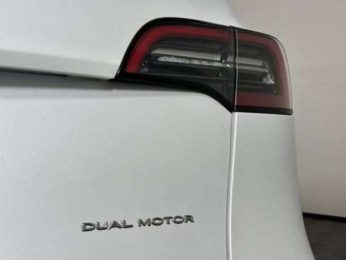 Used 2021 Tesla Model Y Long Range AWD/4WD image 12